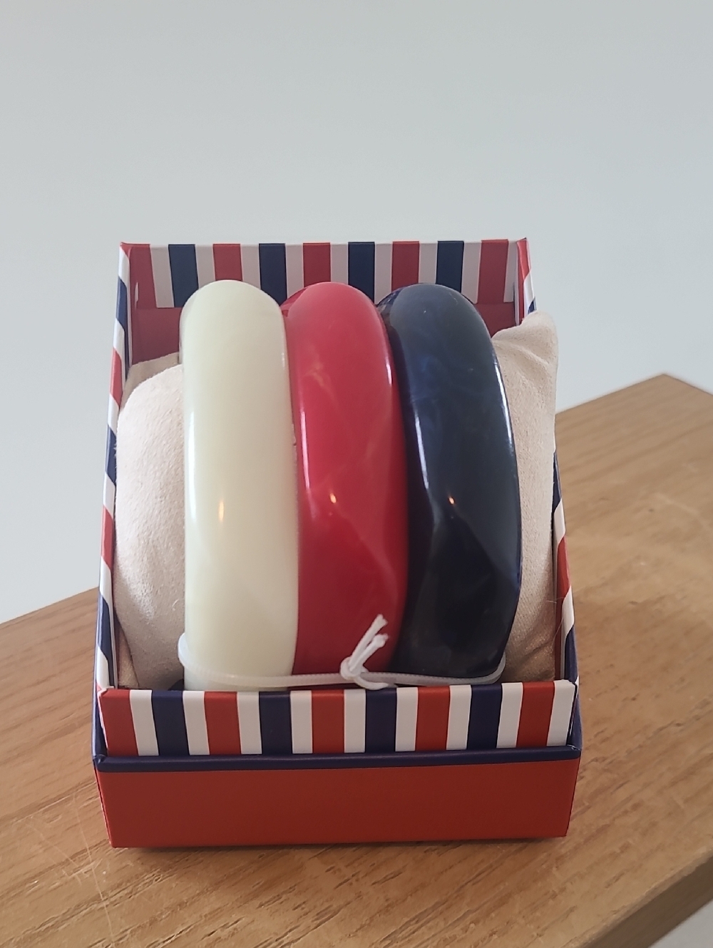 Trio Resin Bangle Bracelet Set - White, Red & Navy